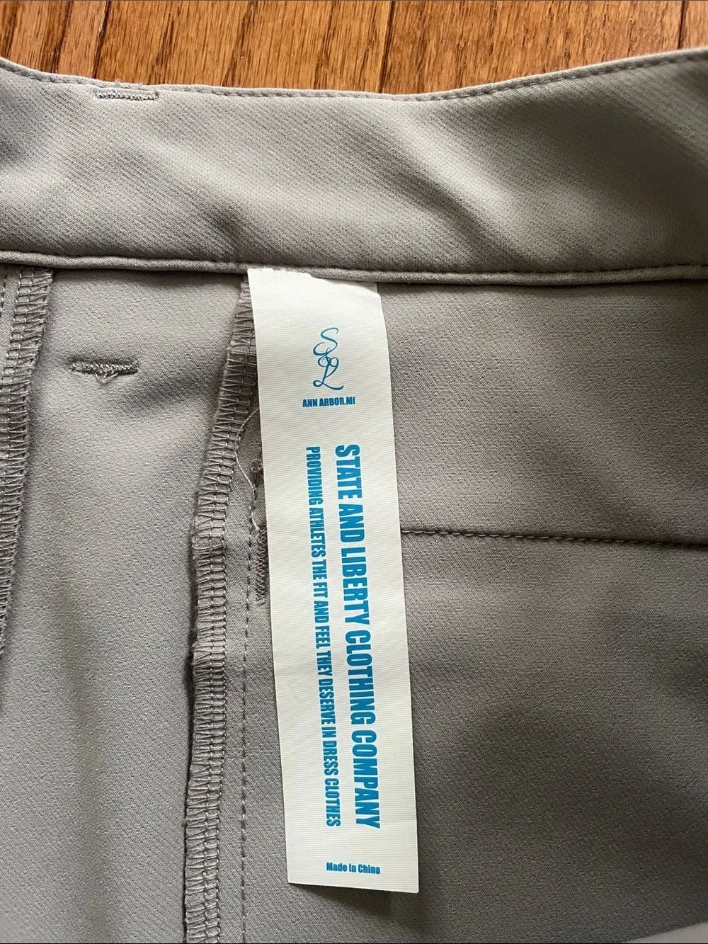 State and Liberty Light Gray Chino Shorts Men’s Sz Medium